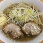 ラーメン二郎 - ラーメン 700円　麺半分・ヤサイ少なめ・ニンニク
