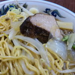 ラーメン専門 つるや - 正油野菜アップ