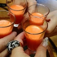 柿安 料亭本店 - ニンジンジュースできゃんぱ～い♪