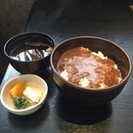 石焼＆ワイン イワタ - 牛筋カレー、味噌汁、香の物