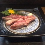 石焼＆ワイン イワタ - 極上石焼ロースステーキ(2枚焼いた後)