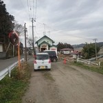 麺ハウス こもれ美 - 店の前にも7台停められます