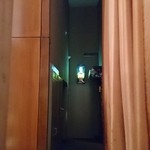 Burger Joint - フロントの横に何やら怪しげな入口が・・・