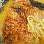 小田原味噌ラーメン 辻一 - 美味しい味噌ラーメンと
揚げたてサクサクふっくらの鯵フライ
食べたいなーと思ったら

あった

オーダーが入ってから揚げる鯵フライ

美味い

食べながらふと我に返る
なんでこれ一緒に食べてんだ？