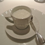 ラ・トルテュ - グリーンピースと浅利のフラン