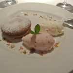 ラ・トルテュ - 温かいイチゴタルト
      イチゴミルクシャーベット