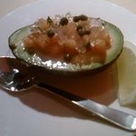 ワインと日本酒・居酒場アップ&ダウン - アボカド・サーモン。完熟したアボカド、美味しい～～っ！