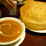 アマル - バトゥラとチキンカレー