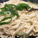 博多とんこつ 天神旗 - 替玉は細麺。茹で加減は今日はバリカタ。いつもはハリガネ。(o^^o)