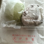 伊勢屋 - うぐいす餅、豆大福 各¥110
