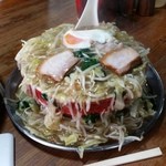 お食事処 ぼんち - 最初から、あんかけがおぼんの上にどんどん流れています