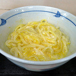 長生うどん - 生卵を熱々のうどんとかき混ぜてあります