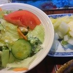 Resutoranuhagi - サラダと自家製漬物