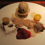 エクアトゥール - 28年2月　黒トリュフアイス、ベリーソース、金柑