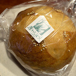 麦わらぼうし - 「ヨーグルトのパン」（380円）。しっとりしていて、ヤミツキになっちゃう美味しさ。