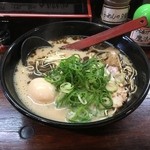 あすの澪 - 黒とんこつらーめん700円&味玉100円