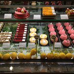 カズノリ イケダ アンディヴィデュエル エスパル仙台店 - ショーケース（左）