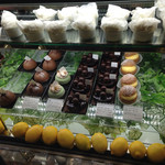 カズノリ イケダ アンディヴィデュエル エスパル仙台店 - ショーケース（右）