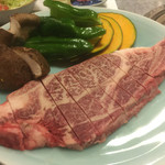 焼肉だんちゃん - 特上ロース300グラム  厚さ2センチぐらいあるA5のお肉で、まさにステーキです。生わさびと醤油でいただく。