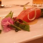 HILLTOP RESORT FUKUOKA - 彩り､味ともに､思わず眺めてしまった「サーモンミキュイ」です｡