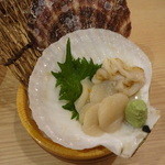 Mekikinoginji - 活帆立の刺身：646円