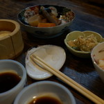 田吾作 - お通しとして四種が用意される