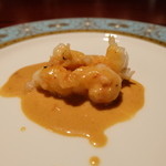 味噌をソースにした海老ですね。鴨肉の直前ぐらいに出たのでしょうか、酔っっていてうろ覚えです