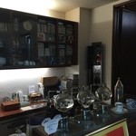 BIRD - 奥に建ててあるCD PlayerがB/O BeoSound 9000