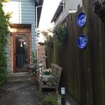 BIRD - ドアへのアプローチ