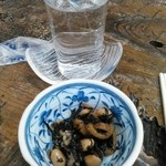 にく友食堂 - 日本酒『伝心』とお通し