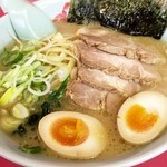 ラーメン山岡家 - 醤油チャーシュー＋JAFネギ増し＋なぜか味玉もJAFでOK！(^^)v