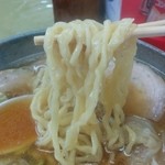 あたごや食堂 - 足踏み多加水手打ち縮れ麺