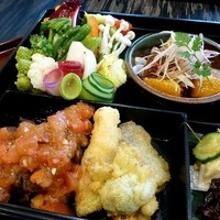 レストラン団欒 - ウリであるこだわりの新鮮野菜の他、肉や魚も充実。ロマネスクやサラダエノキなどの変わり種野菜が美味。