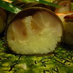 鯖寿司の断面のアップ