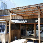 なのかのぱんじゅう - 店頭は赤福の入り口でもある