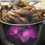 駒形どぜう 本店 - 煌々と輝く炭火(実際はもっと赤い)