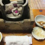 駒形どぜう - 食べ終わっても火鉢代わりに置いてくれる炭火