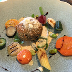 ビズ - ランチ、メイン。スルメイカとしいたけのイカ墨ライスコロッケ。