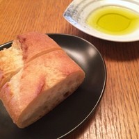坂の上レストラン - フランスパンとオリーブオイル