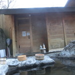 八丁ノ湯 - 女性露天風呂とのドア