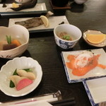 八丁ノ湯 - 焼き魚とマスの刺身