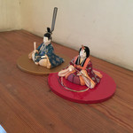 time&space 愛宕下 - 玄関では年代物のお雛様がお出迎え