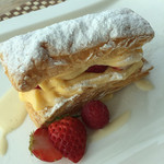 ラ・ソラシド フードリレーションレストラン - Bランチ、2種の苺のミルフィーユ仕立て。