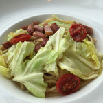 ラ・ソラシド フードリレーションレストラン - Bランチ、ベーコンと春キャベツ セミドライトマトのペペロンチーノスパゲティ。