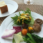 ラ・ソラシド フードリレーションレストラン - Bランチ、お野菜はビュッフェ式で自分で取りに行きます。