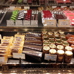 ラ・パティスリー・ベルジュ - チョコレートも沢山ありますねぇ