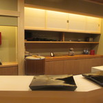 日本橋蛎殻町 すぎた - 意外にこじんまりしてます