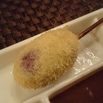 ワインと串揚げ こぱん - 紅芋のコロッケ