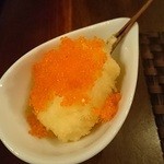 ワインと串揚げ こぱん - 紋甲イカのとびこ添え。