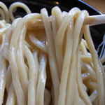 中華蕎麦 とみ田 - 麺には黒い粒が埋まっています^^